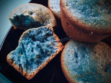 Vanilla sky muffins with blue tea