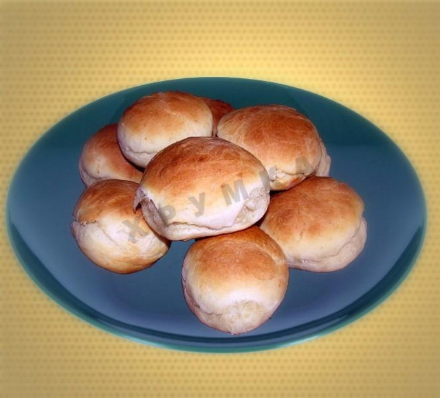 Buns in vegetable oil and milk without eggs and yeast