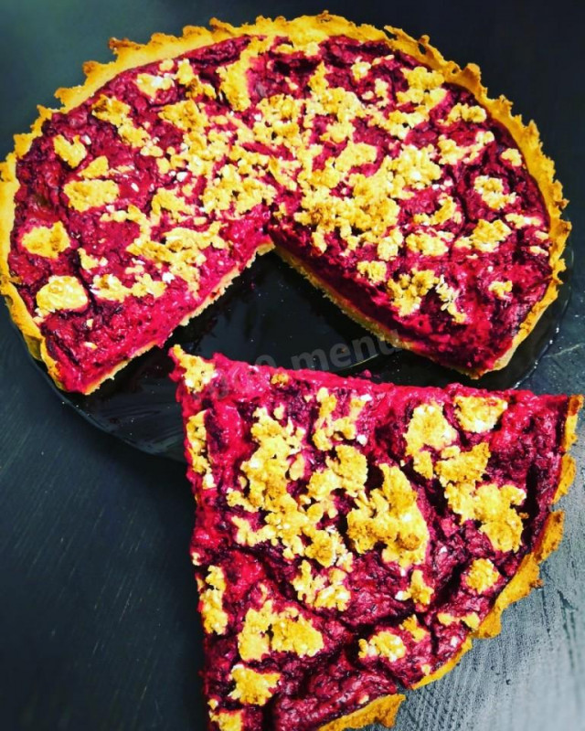 Berry pie on oatmeal with black currant