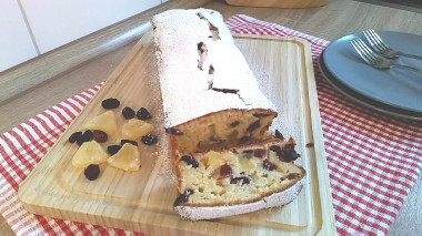 Delicate sour cream cupcake with dried fruits