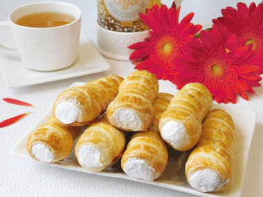 Layered tubes of ready-made dough with protein cream