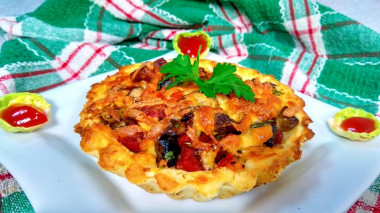 Potato tartlets with mushrooms salad