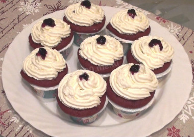 Cupcakes Red velvet without filling with buttercream