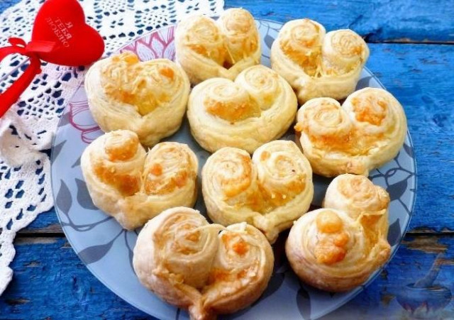 Heart puffs with cheese