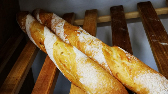 Plain bread with yeast and sugar