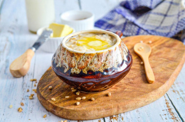 Pearl barley porridge with milk