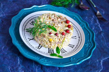 Salad with canned saury and rice