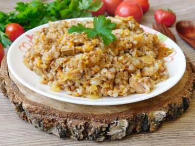 Buckwheat porridge with stew