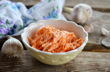 Carrot salad with mayonnaise and garlic