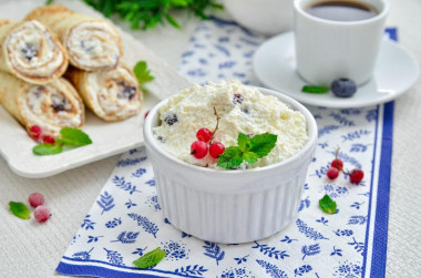 Cottage cheese filling for pancakes