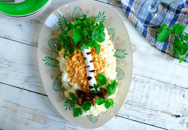 White birch salad with chicken and prunes