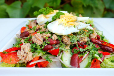 Salad with canned tuna and Peking cabbage