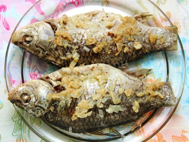 Crucian carp in sour cream in foil