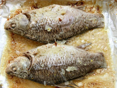 Crucian carp in sour cream in foil