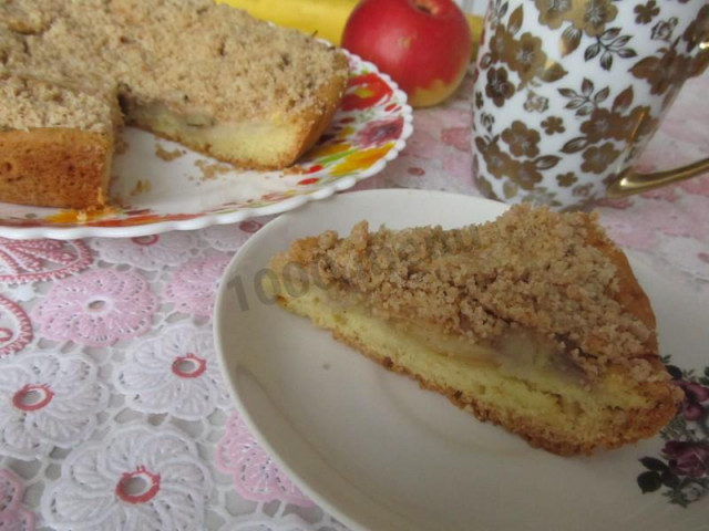 Apple and banana pie on sour cream with streusel