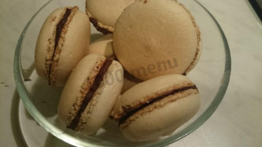 Macaroons with chocolate cream