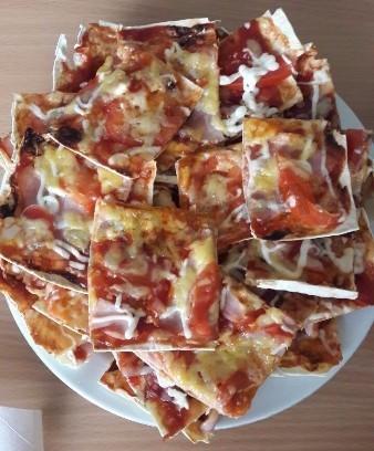 Pizza on pita bread