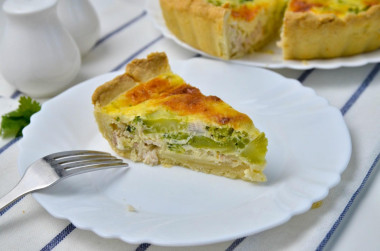 Broccoli and chicken pie