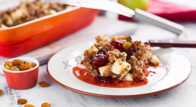 Lean buckwheat casserole with apples and raisins