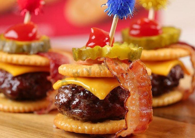 Canapé A la cheeseburger