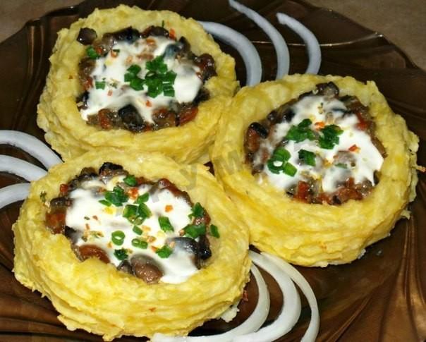 Potato nests with mushrooms