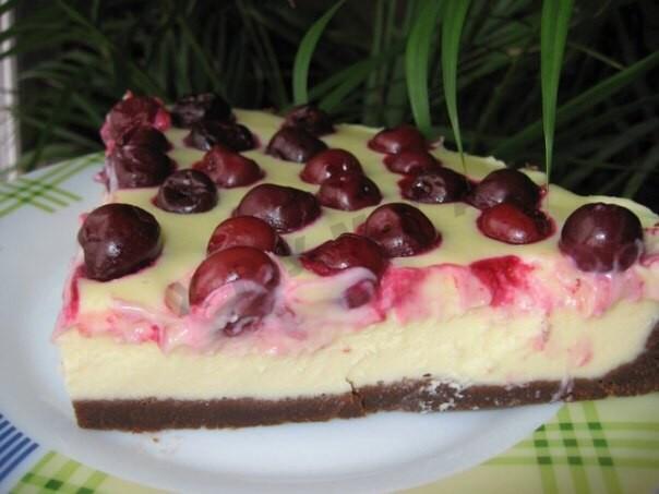 Tart with cottage cheese and cherries