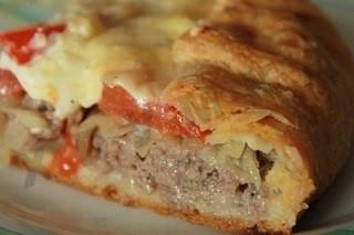 Open meat pie with potato dough