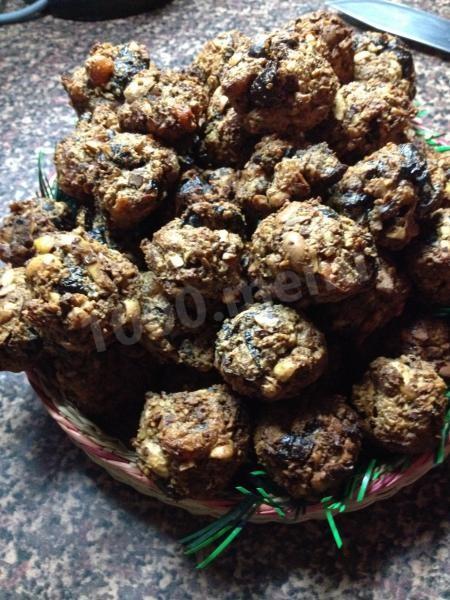 Protein balls of nuts and dried fruits