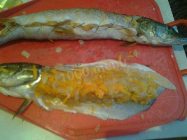 Pike stuffed with carrots