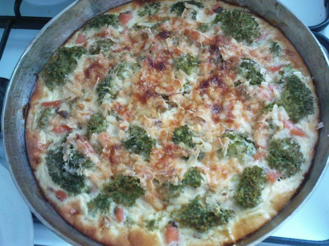 Quiche with broccoli and salmon