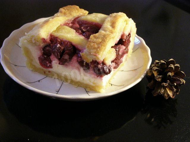 Puff pastry cheesecake with cheese and cherry filling