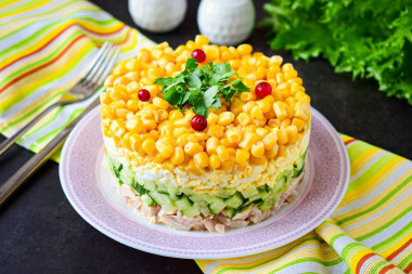 Salad with smoked breast, corn and egg