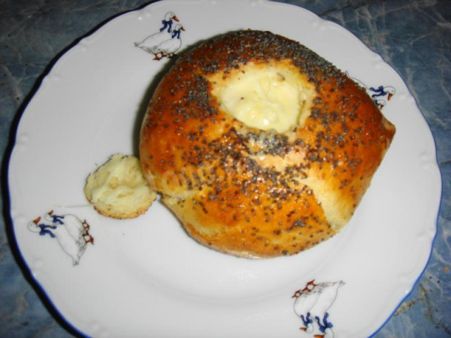 Omelet and poppy seed bun