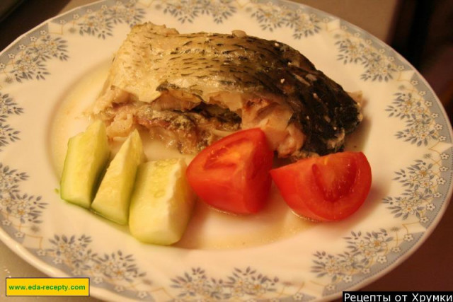 Fish baked in sour cream sauce