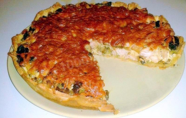 Open chicken quiche with mushrooms