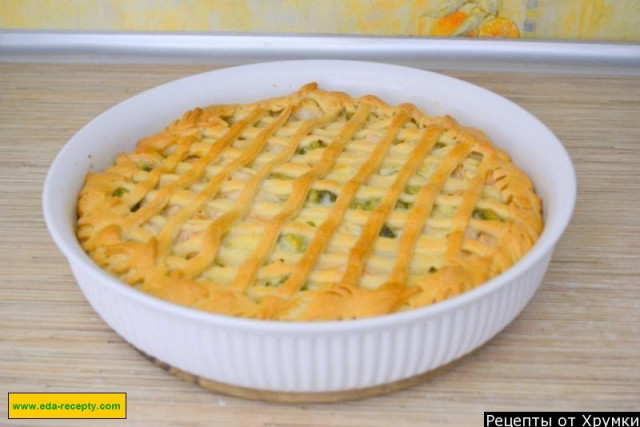 Ready-made dough pie with broccoli and chicken in yogurt