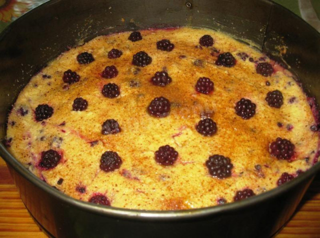 Children's casserole with cottage cheese and blackberries