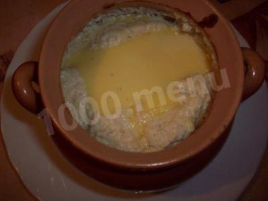 Julienne with milk with chicken and mushrooms in pots