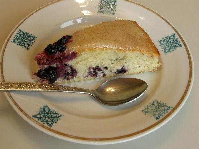 Blueberry cake with blueberries and cinnamon