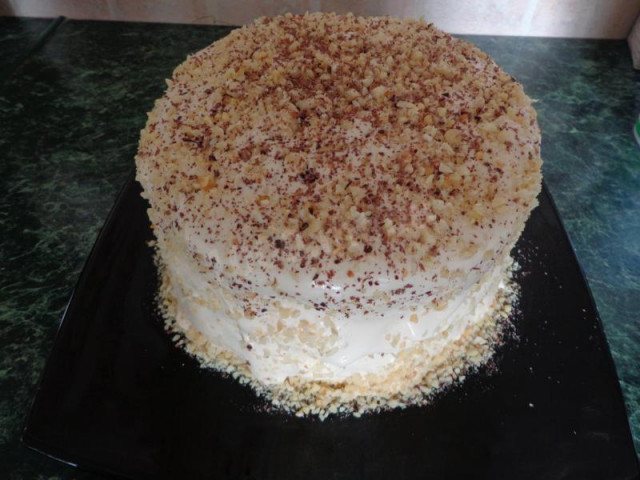 Honey cake with sour cream