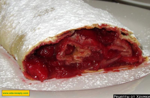 Semolina strudel on margarine with cherries