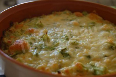 Vegetable casserole with bell pepper and hard cheese