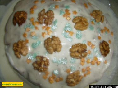 Natasha cake with walnuts and sour cream