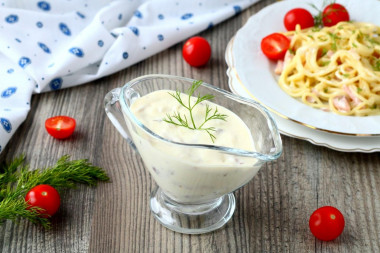 Pasta sauce Carbonara with cream