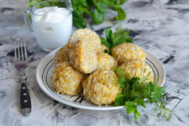 Steamed meatballs in a slow cooker