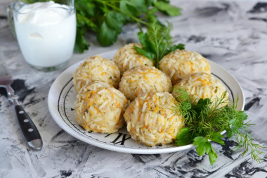 Steamed meatballs in a slow cooker