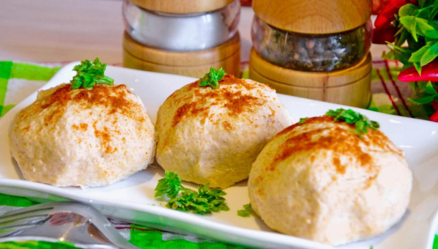 Steamed chicken cutlets in a slow cooker