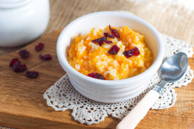 Pumpkin porridge with rice on milk