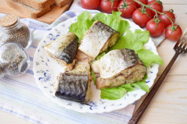 Steamed mackerel in a slow cooker