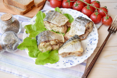 Steamed mackerel in a slow cooker